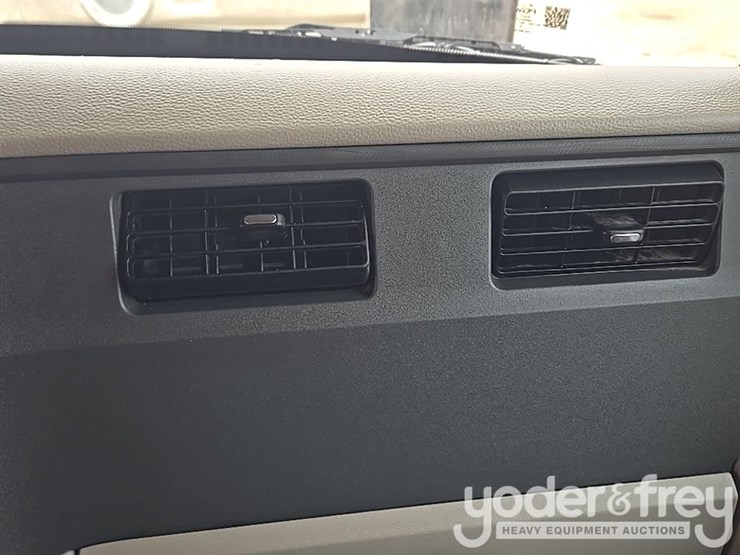 2019-peterbilt-579-image-69