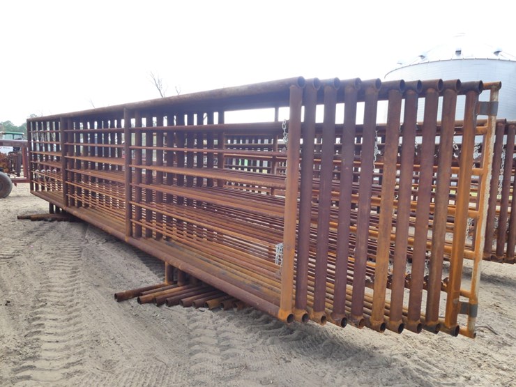 (10)-free-standing-24'-cow-panels-w/1-gate-image-3