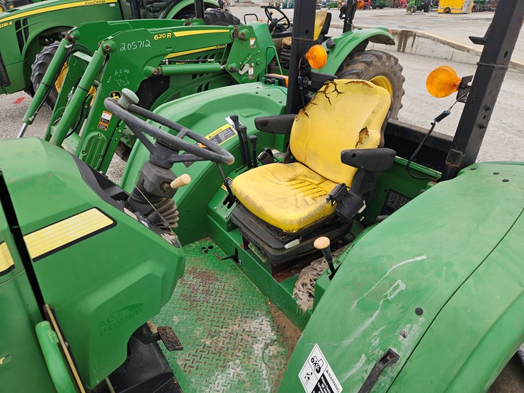 2014-john-deere-6105d-image-4