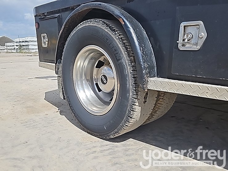 2010-dodge-ram-3500-image-15