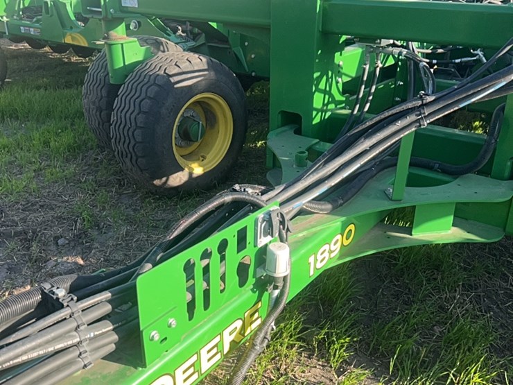 2018-john-deere-1910-image-66