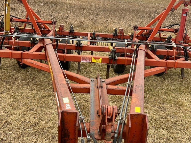 lot-49.-1981-33’-morris-magnum-model-cp-731-chisel-plow-w/3-bar-harrows,-well-maintained-unit,-super-clean-and-straight,-check-photos-image-52