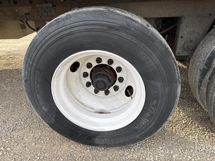 2017-utility-53'-image-23