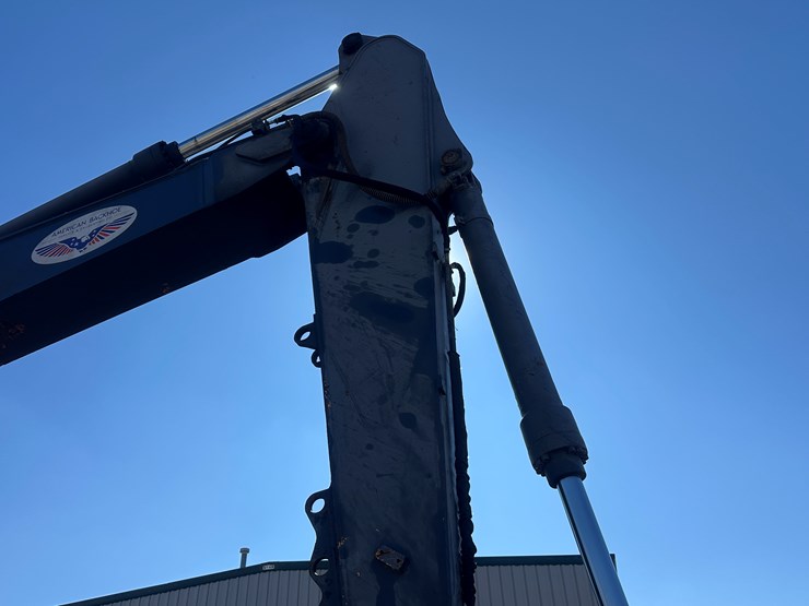 new-holland-eh215-image-27