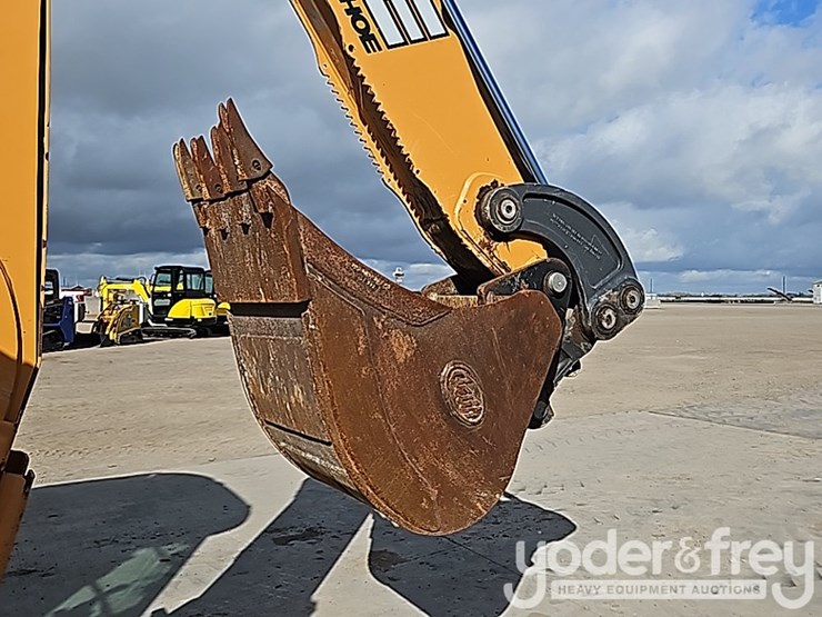 2022-case-590sn-image-33