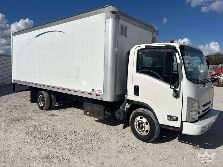 2016-isuzu-npr-image-2