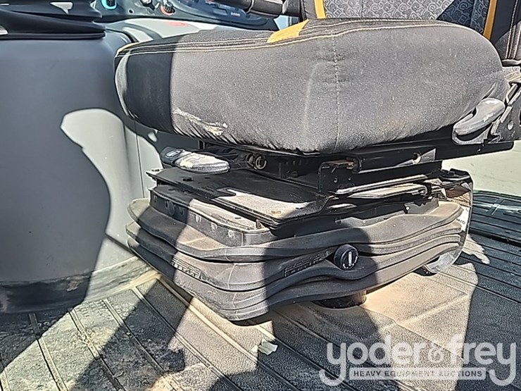 2022-case-590sn-image-44