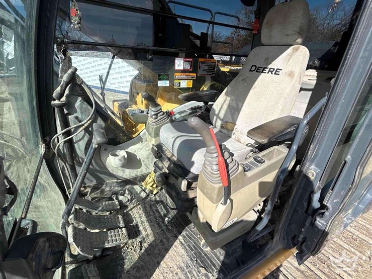 2015-john-deere-350g-hydraulic-excavator-image-15