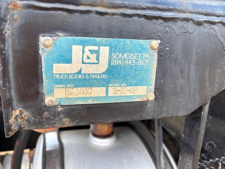 2008-peterbilt-365-image-11