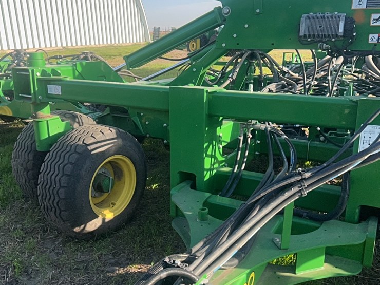 2018-john-deere-1910-image-64
