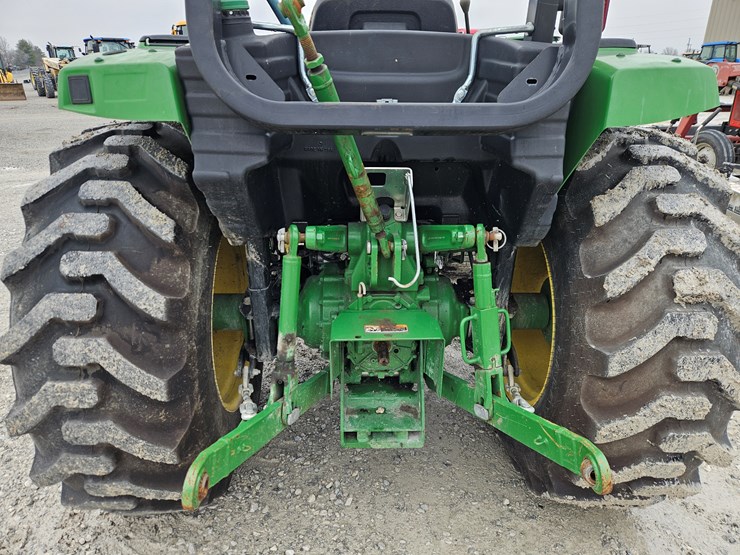 2023-john-deere-4052m-image-17