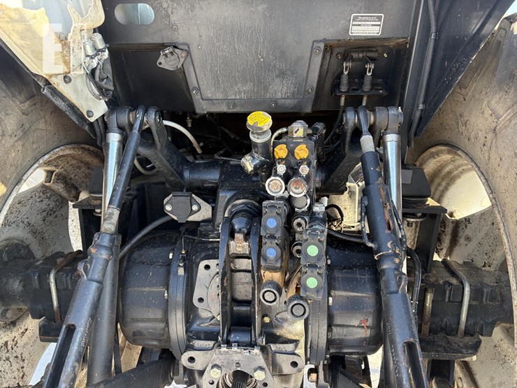 2013-case-ih-farmall-125a-image-14