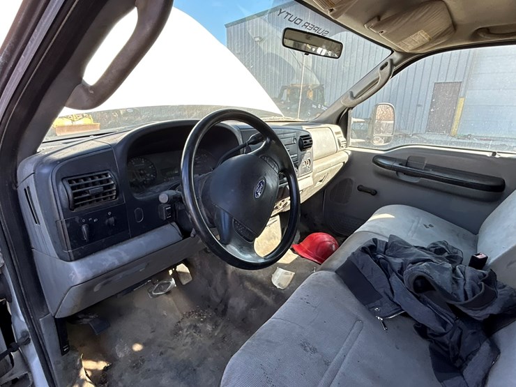 2005-ford-f550-image-69