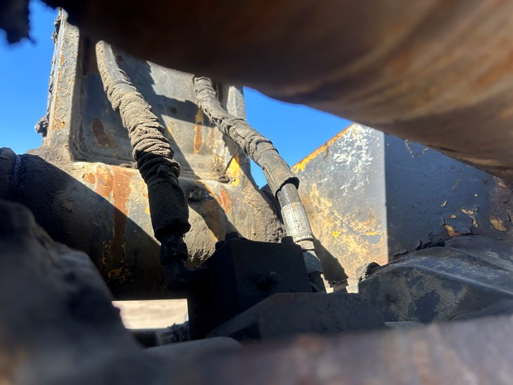 new-holland-eh215-image-32