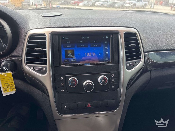 2011-jeep-grand-cherokee-image-14