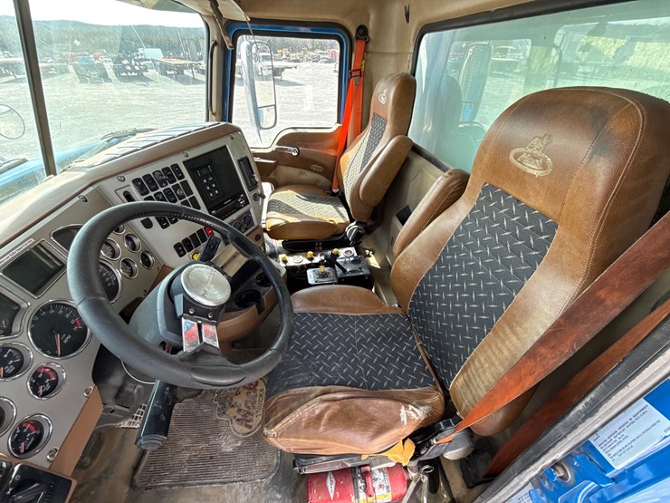 2017-mack-granite-gu713-image-41