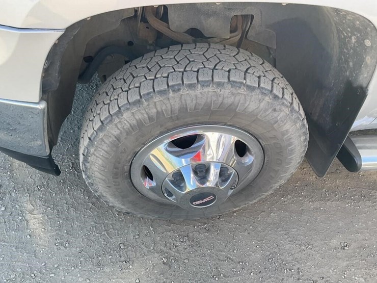 2011-gmc-3500-image-12