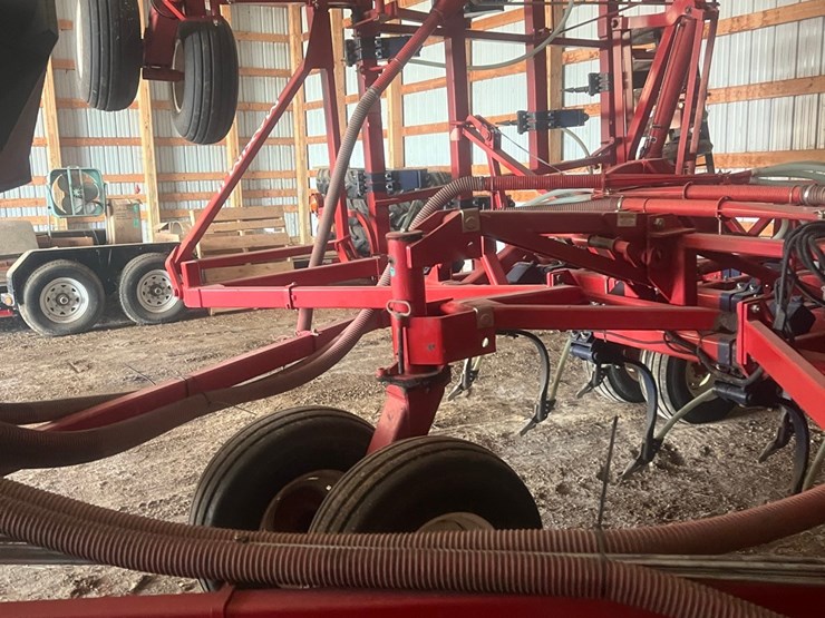 lot-10.-morris-air-seeder,-tow-between-with-10"-eagle-beaks,-new-seed-meter-unit,-pristine-condition,-always-shedded,-highly-maintained,-none-nicer-image-53