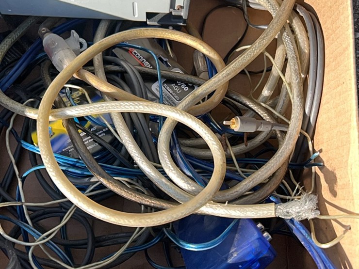 deluxe-speaker-system-for-car-or-tractor-image-11