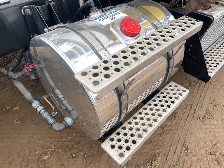 2019-kenworth-t880-image-26