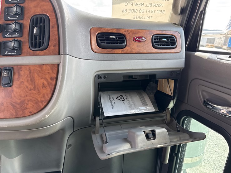 2008-peterbilt-367-image-41