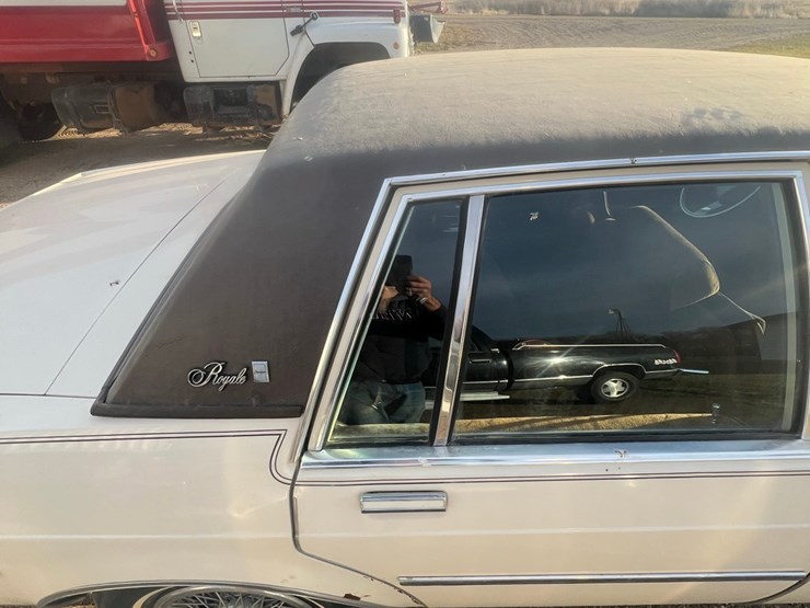 lot-13.-oldsmobile-delta-88-royale-car,-4-dr.,-196,050-mi,-307-v8,--4-speed-automatic-image-40