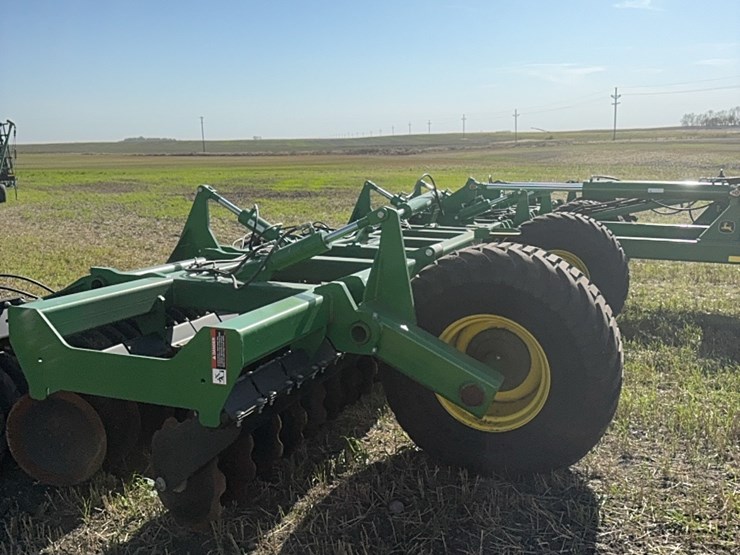 2023-john-deere-h-image-56