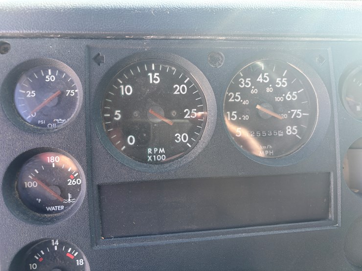 freightliner-fl70-image-31