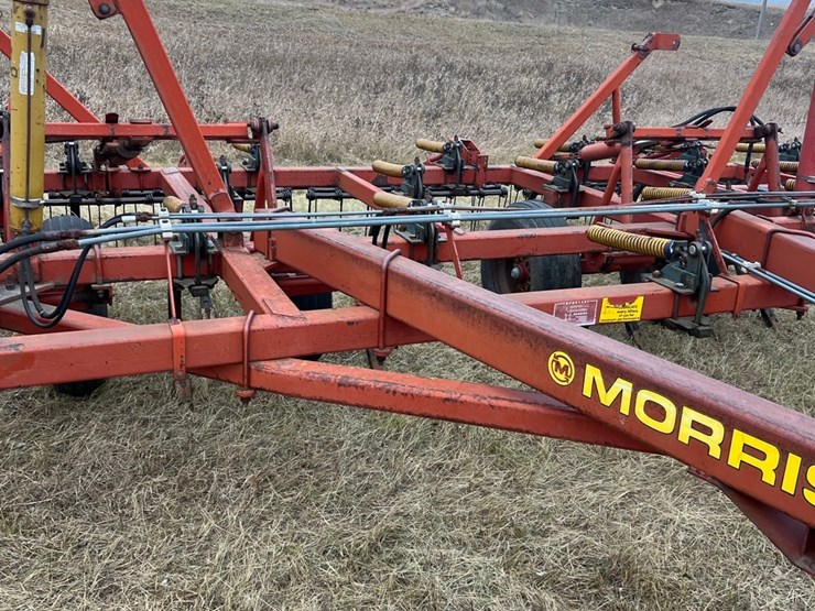 lot-49.-1981-33’-morris-magnum-model-cp-731-chisel-plow-w/3-bar-harrows,-well-maintained-unit,-super-clean-and-straight,-check-photos-image-12