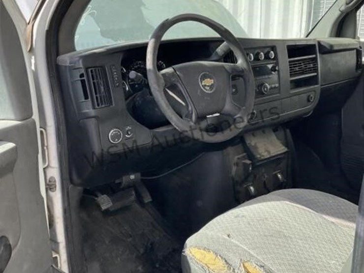 2011-chevrolet-express-4500-image-22