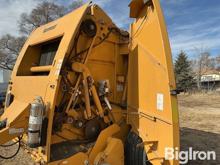 2015-vermeer-605n-cornstalk-special-image-18