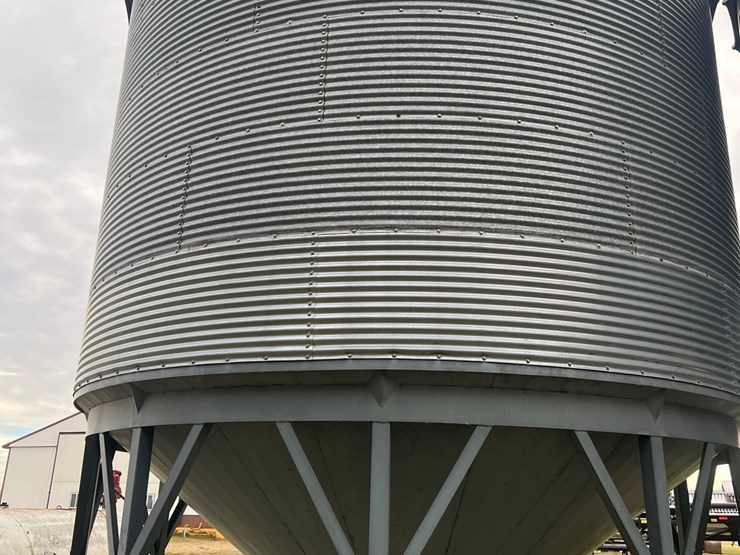 lot-21.-cenex-hopper-bin,-micada-bottom,-includes-golden-air-single-phase-bin-fan-image-15