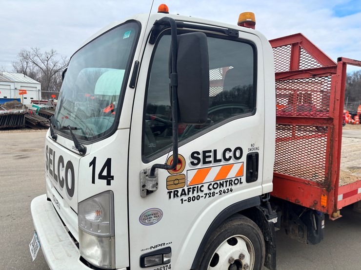 2015-isuzu-npr-xd-image-8