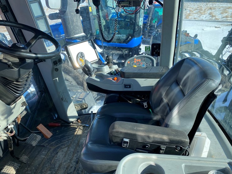 2012-new-holland-670-image-24