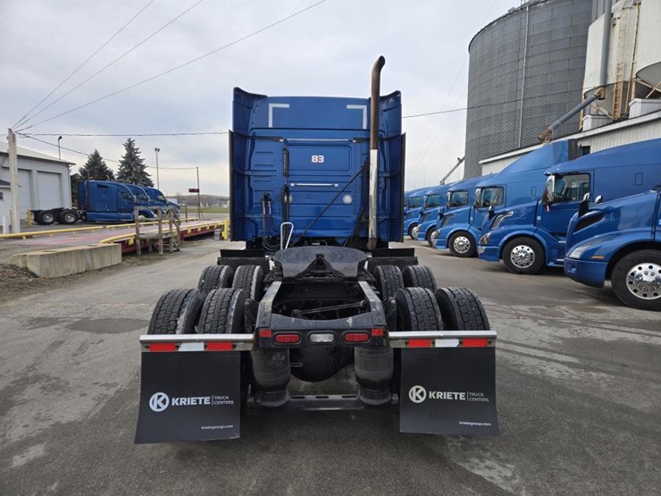 2020-volvo-10-image-4