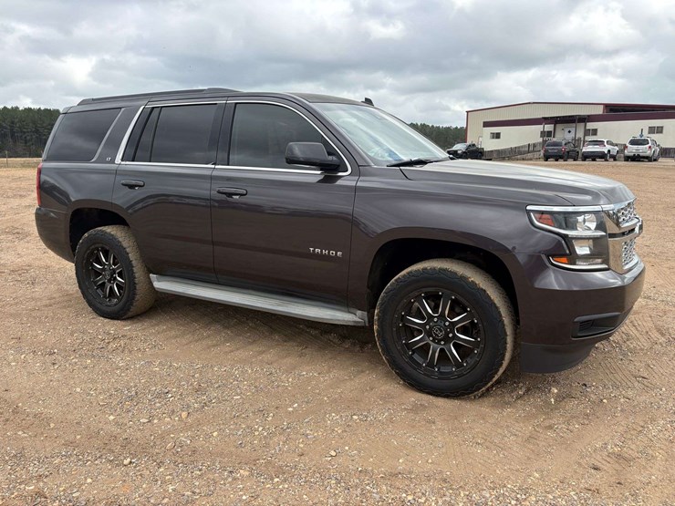 2015-chevrolet-tahoe-lt-image-4