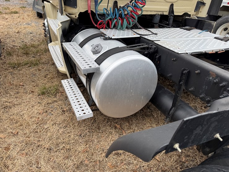 #40952-•-2016-freightliner-t/a-daycab-truck-tractor-3akjged50gshn2261-image-24