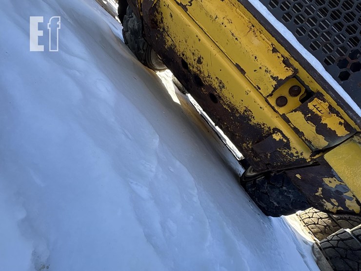 2016-new-holland-l218-image-8