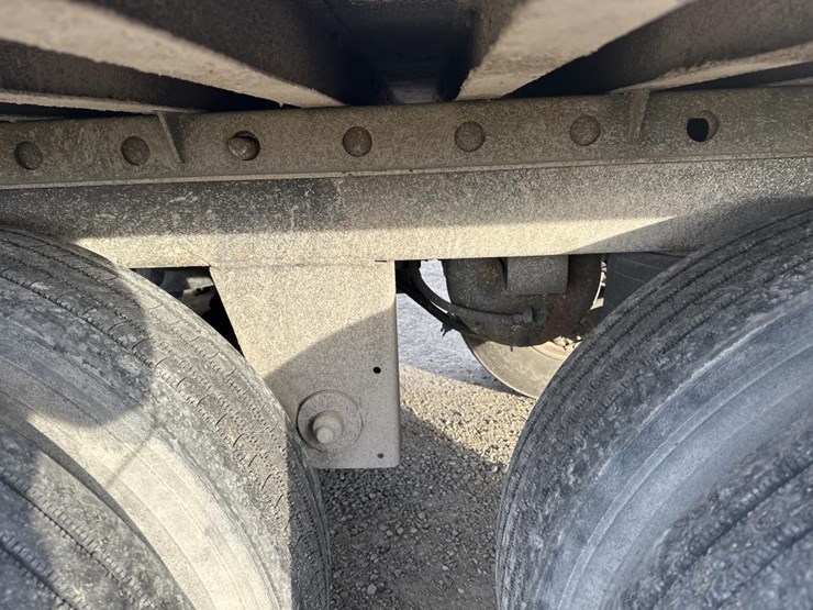 2016-utility-53'-image-12