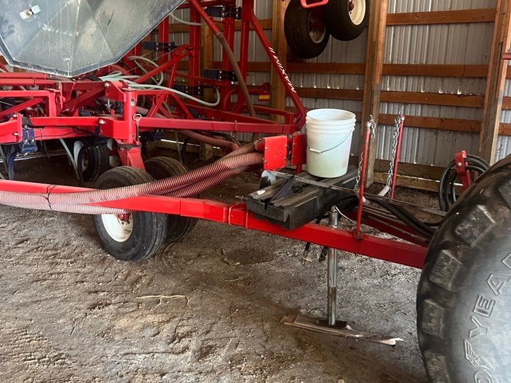 lot-10.-morris-air-seeder,-tow-between-with-10"-eagle-beaks,-new-seed-meter-unit,-pristine-condition,-always-shedded,-highly-maintained,-none-nicer-image-12