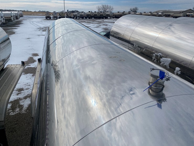 1990-walker-tanker-image-27