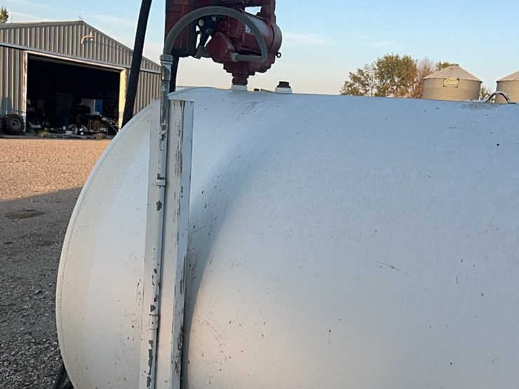 2000-gallon-fuel-tank-with-fill-rite-heavy-duty-high-output-pump-image-41