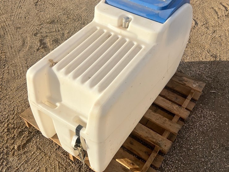 lot-9.-def-tank,-like-new-image-4