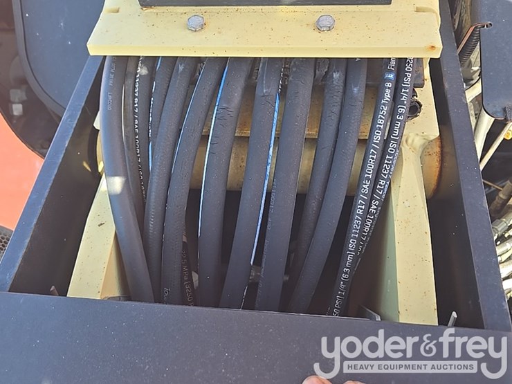 2017-jlg-600aj-image-46