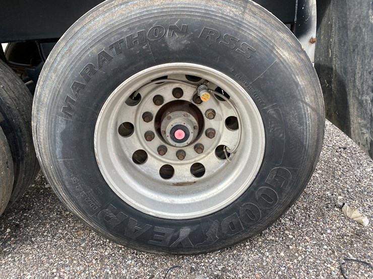 #500-•-2012-northern-8,500-gallon-semi-manure-tanker-(has-wi-title)-(waupun,-wi)-image-28