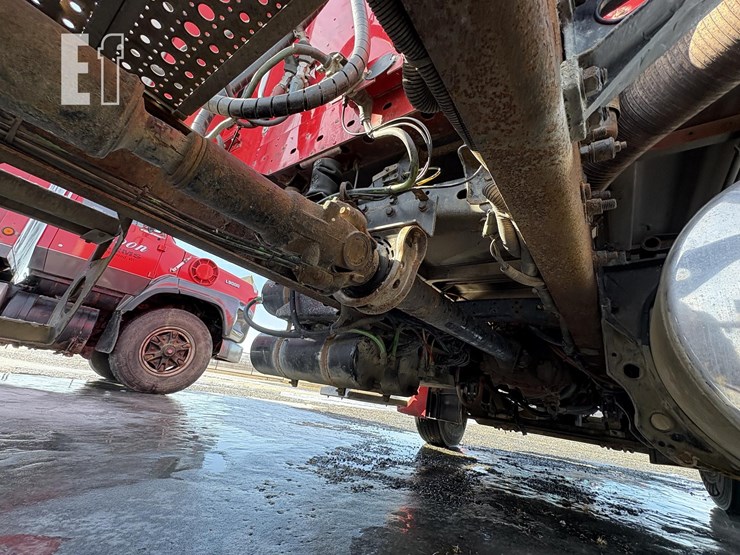 2004-freightliner-columbia-112-image-6