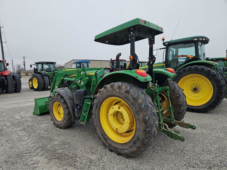 2017-john-deere-6110m-image-15
