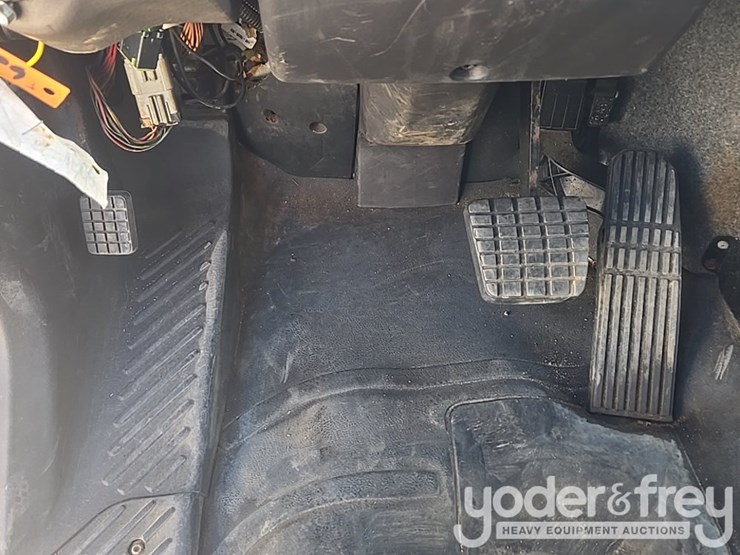 2020-freightliner-m2-106-image-71