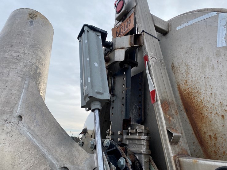 #500-•-2012-northern-8,500-gallon-semi-manure-tanker-(has-wi-title)-(waupun,-wi)-image-36