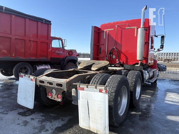 2004-freightliner-columbia-112-image-13